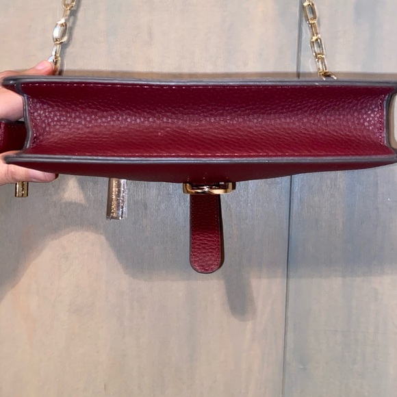 Anne Klein Maroon Clutch With Removable Gold Chain Strap And Card Holder - Picture 4 of 16